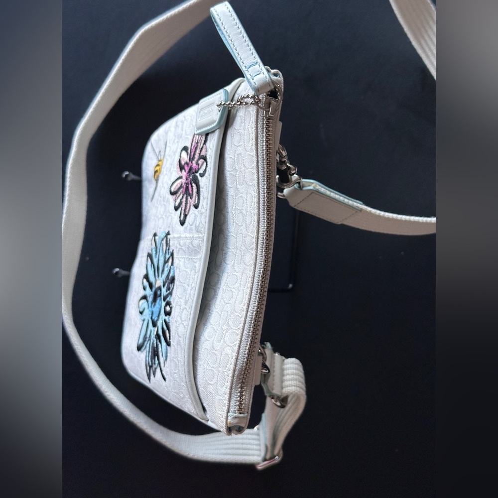 Coach white Micro C pattern Swingpack & embroidered bee & flowers RARE Y2K 2006 - Picture 7 of 13